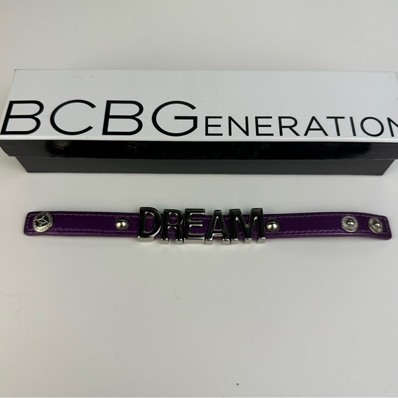 BCBG Generation ‘Dream’ Affirmation Bracelet Snap Cuff Purple Silver Tone w/ Box - Picture 3 of 6